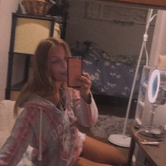 Meet your Posher, Aryana - Picture 1 of 3